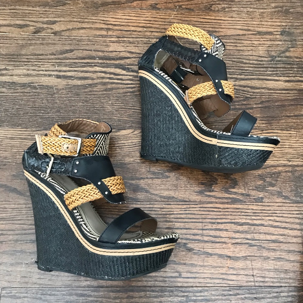 Black wedges